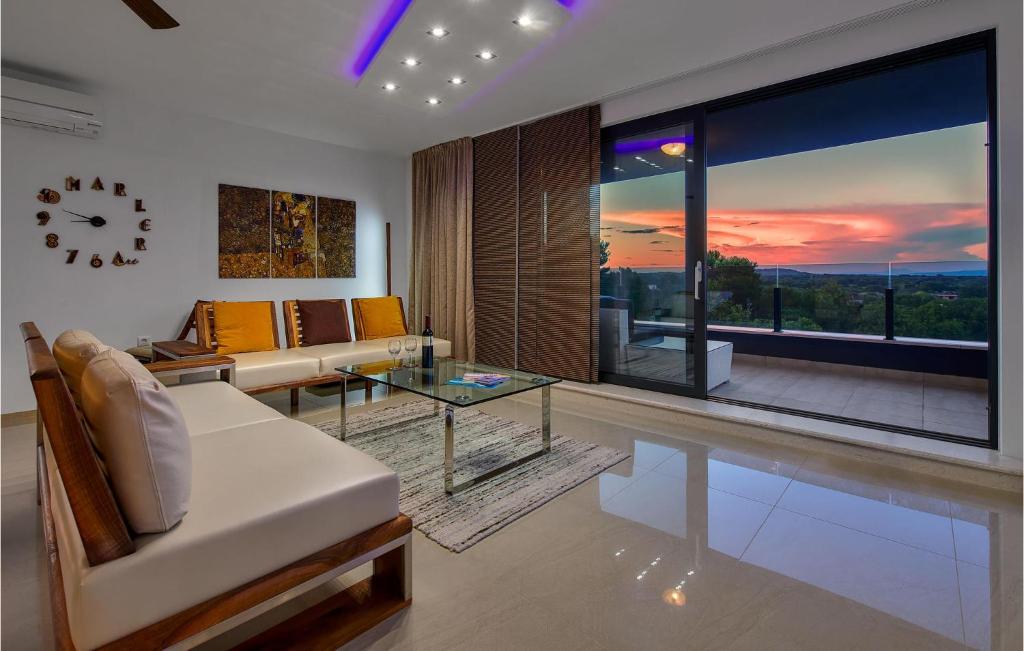 2 Bedroom Amazing Apartment In Liznjan, Ližnjan