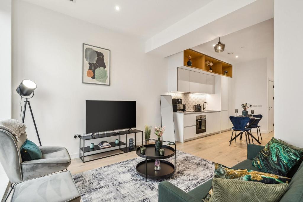 Ultra-Luxury Modern Apartment with Gym, Cinema, Game Room and Parking, Kew Bridge