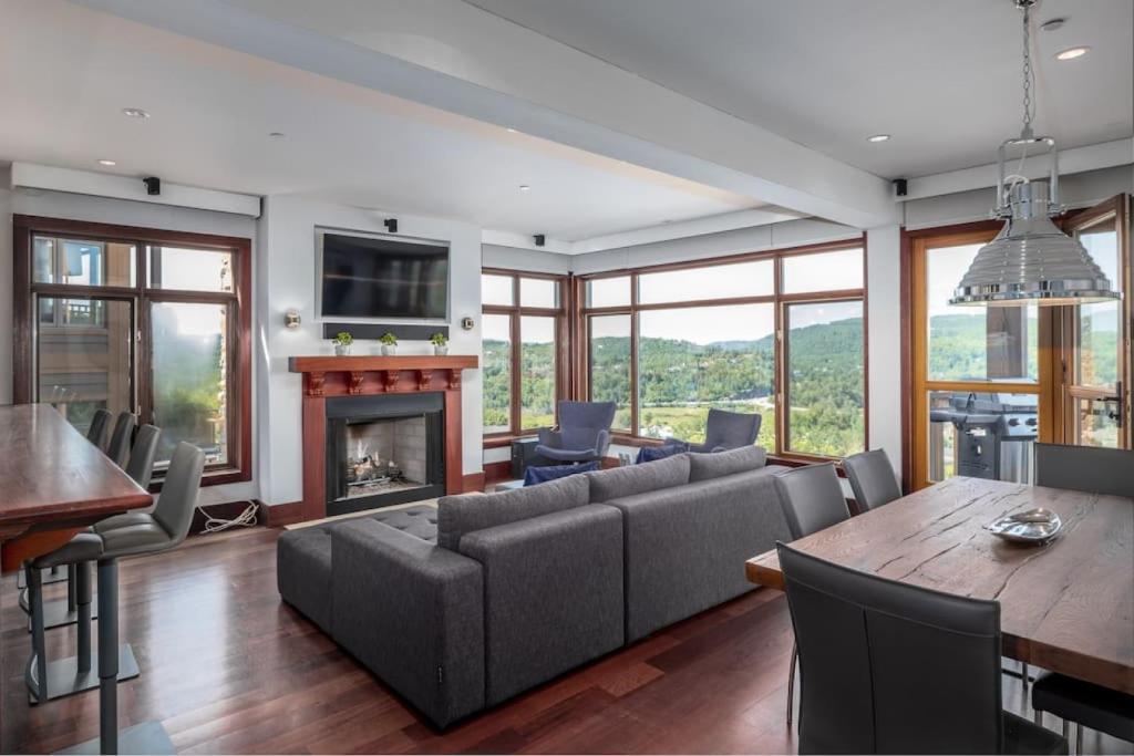 Luxury Condo With Unreal Views - Altitude 166-8, Mont-Tremblant