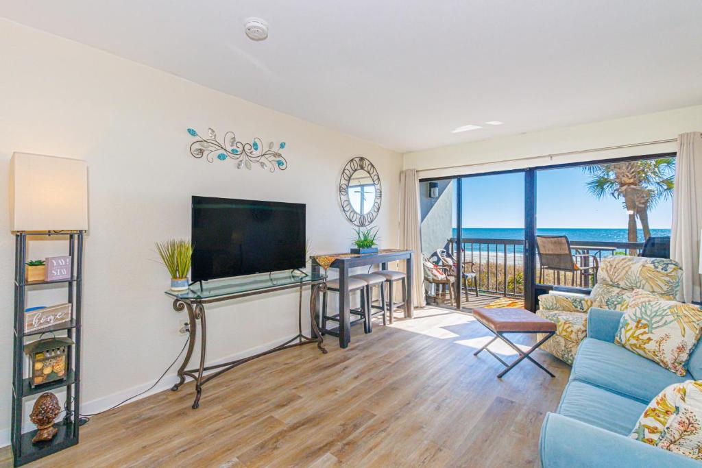 Beautifully Updated 1BR- Spectacular Oceanfront Views-The Savoy Unit 102, Myrtle Beach