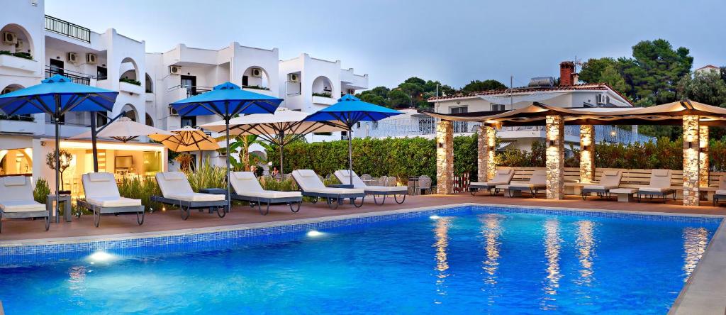 Hotel Korali — Swimming pool in Troulos, Thessaly