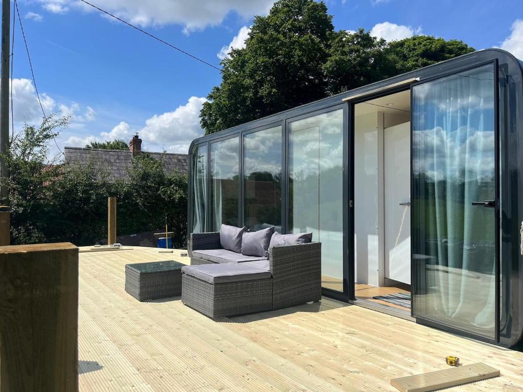 Pringle Pod, Monaghan