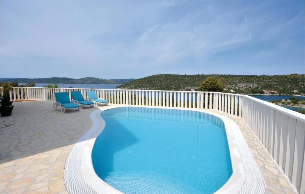 Four-Bedroom Holiday Home Drvenik Veliki With Sea View 05 전경