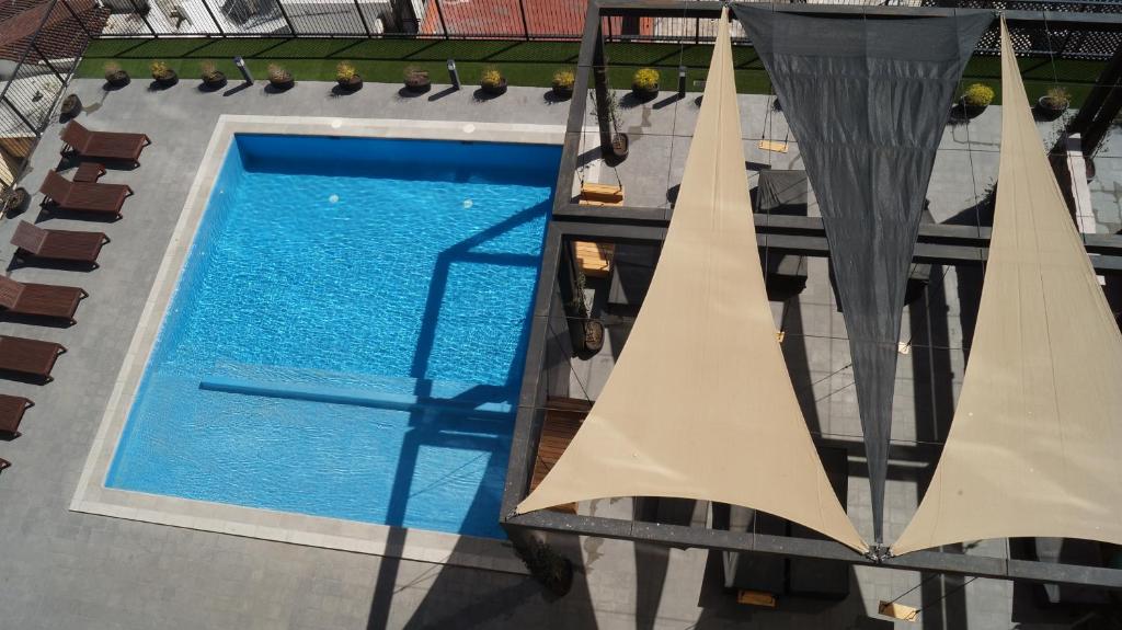 Lux 2 BR apartment, swimming pool, gym and free parking spot in downtown Monterrey - 2