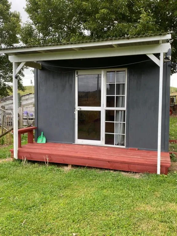 Waitomo Farmstay - Kiwi Cabin，位于怀托摩洞穴的酒店