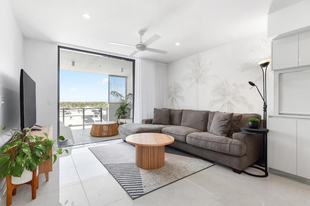 Azzure Escape, Kawana Waters