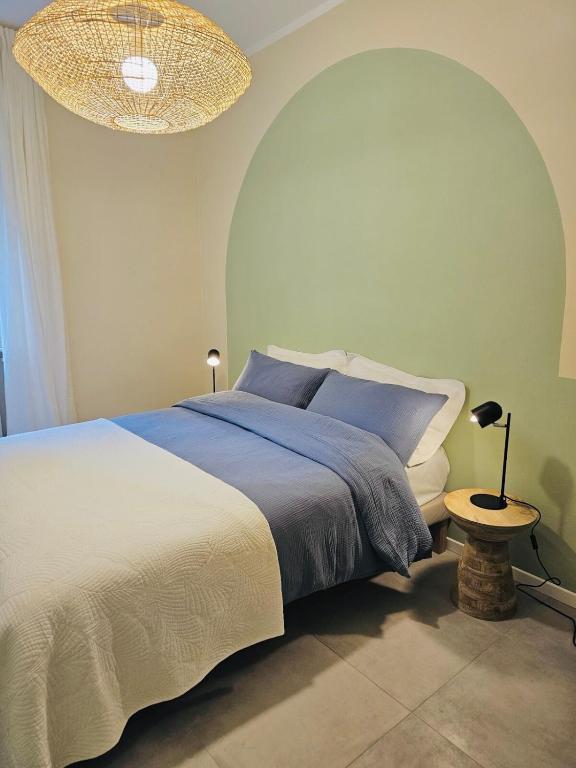 Claudia's Luxurious Garden Apt - 4