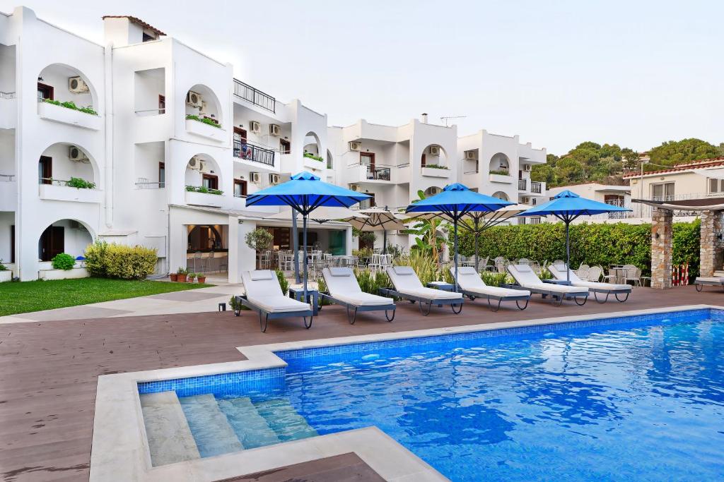 Hotel Korali — Swimming pool in Troulos, Thessaly