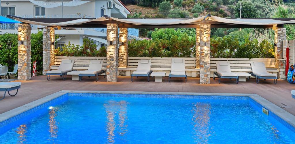 Hotel Korali — Swimming pool in Troulos, Thessaly
