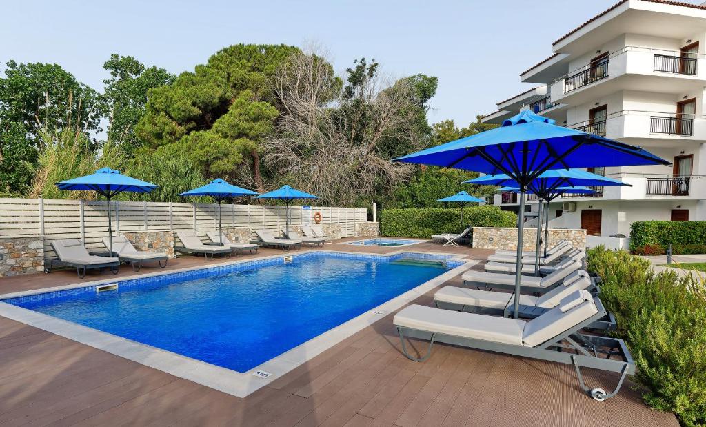 Hotel Korali — Swimming pool in Troulos, Thessaly