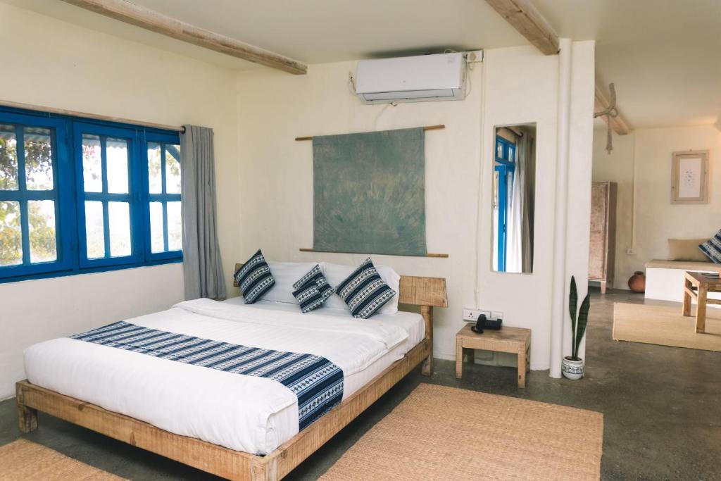 Sundown By Karma Pokhara, Pókhara