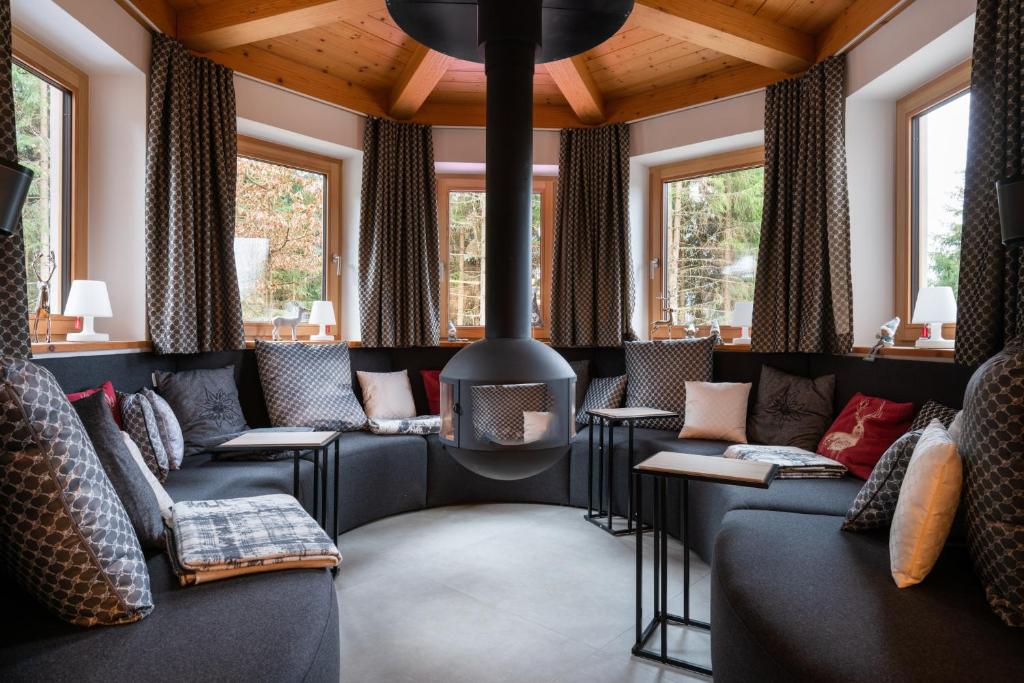 Designferienhaus Luxus Bergchalet XXL Ski In-Out Snow Space Wagrain Flachau - 3