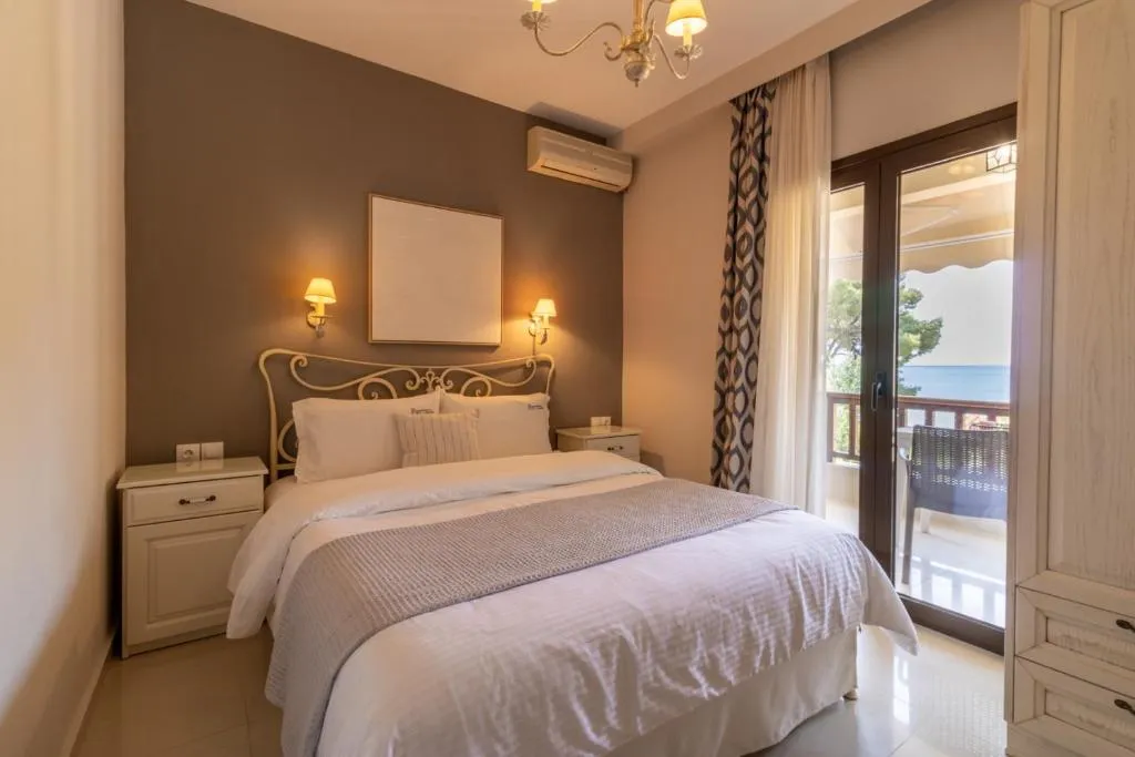 kassandrinos apartments apostolos, hotel v destinaci Nikiti