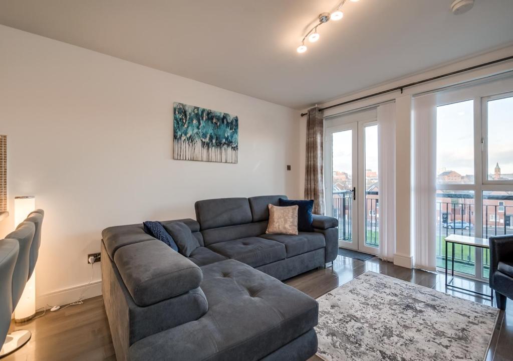 Central Comfort Apt 2 Bed and Balcony, Belfast