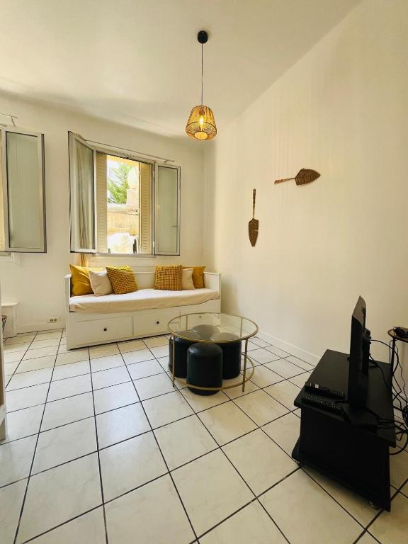 Spacious and Modern Studio - 2
