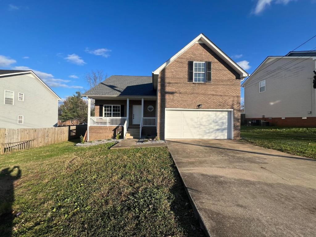 Hollywood Hideaway, Clarksville