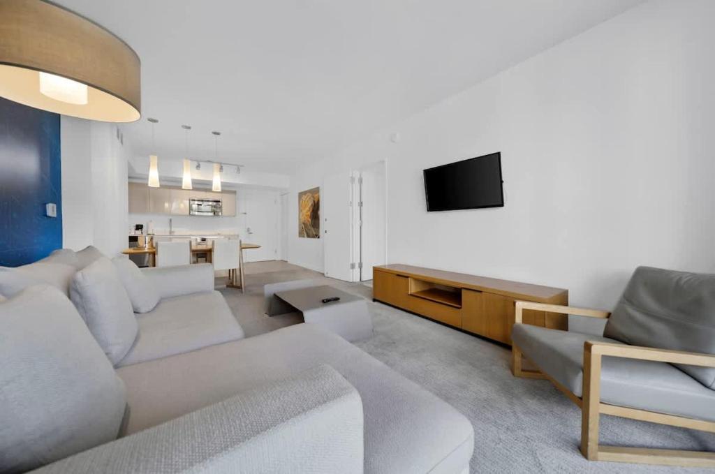 1 Bed & Kitchen at Beachwalk Luxe Pool Gym Beach, Hallandale Beach