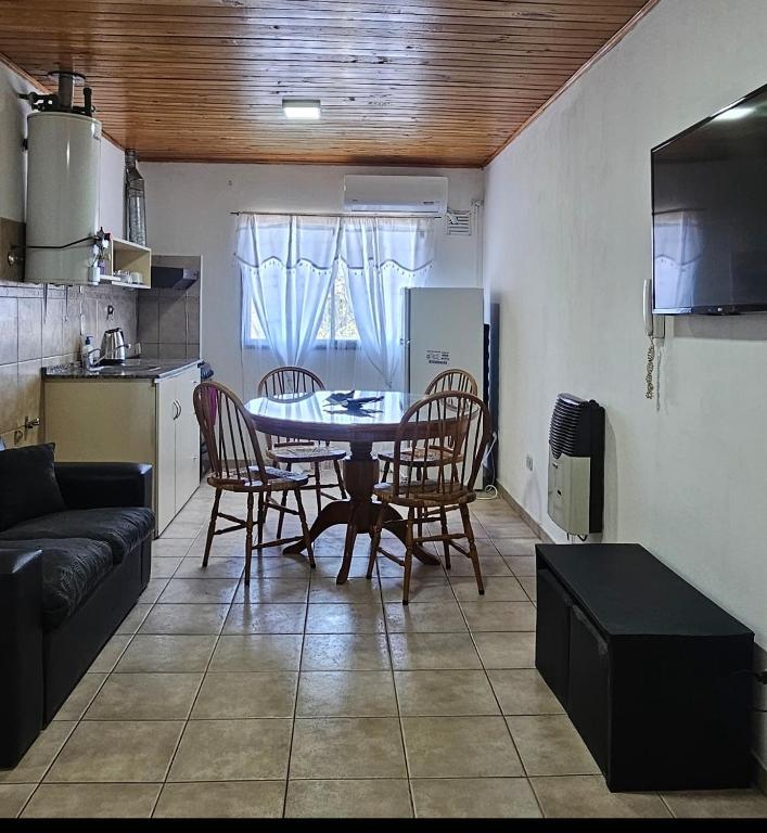 Dpto Sarmiento céntrico para 2 a 4 personas - 1