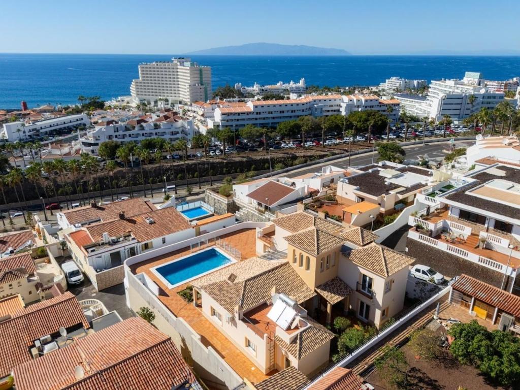 Villa Evita Private Pool, Jacuzzi & Sea views - 2