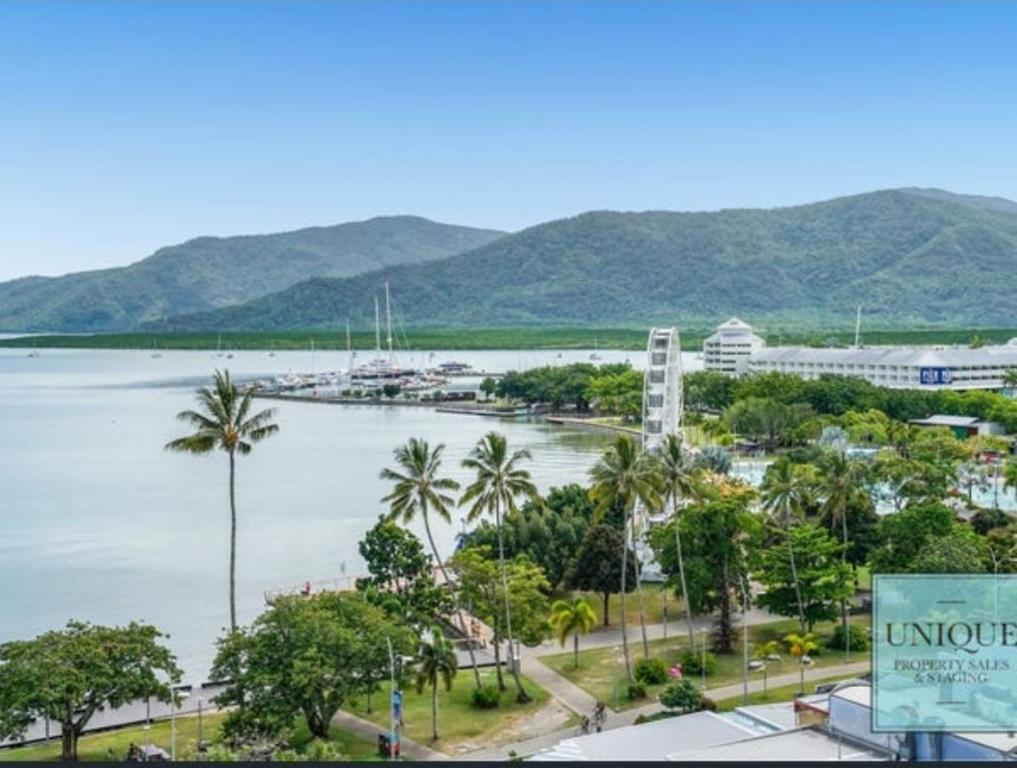 1 Bedroom Apt Ocean view on the Cairns Esplanade, Cairns