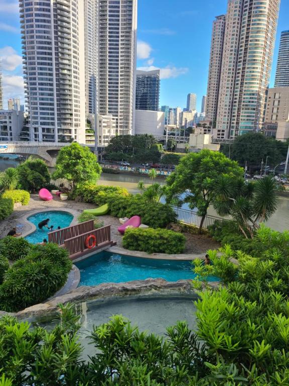 Staycation in Mandaluyong near Makati and BGC, Manila