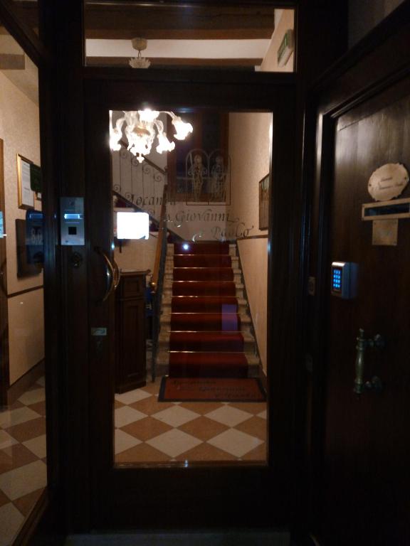 ロカンダ SS ジオバニ エ パオロ ベッド アンド ブレックファースト (Locanda SS. Giovanni e Paolo Bed and Breakfast) エントランス