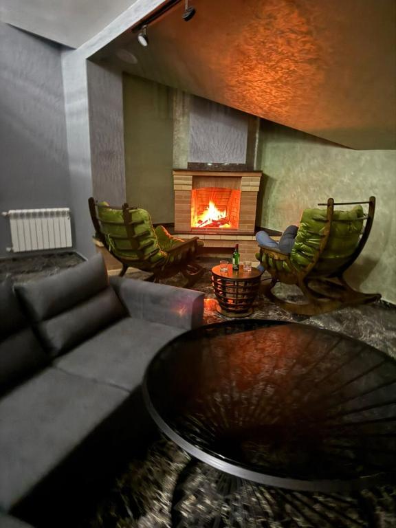 Loft-Style Penthouse Scenic Views, Jerevan