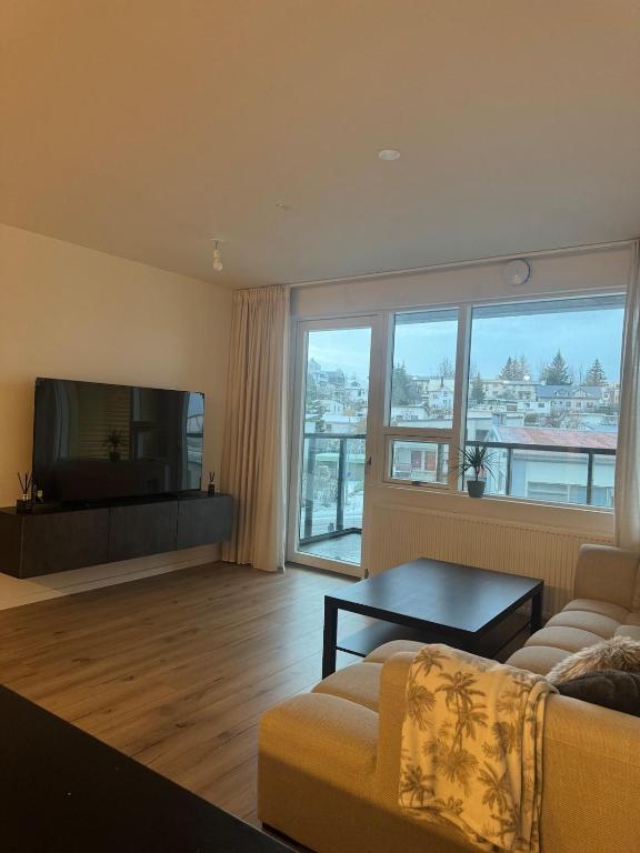 Minimalistic, Flat, Kópavogur, Reykjavík