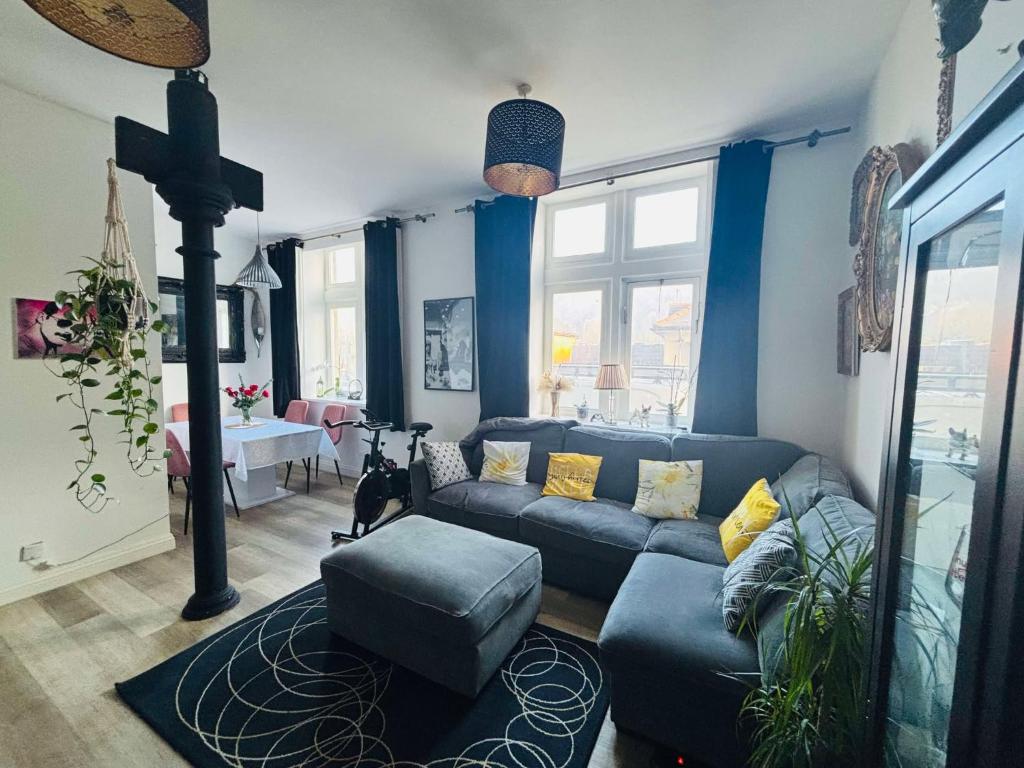 Charming & Modern Flat 2, Pontypool