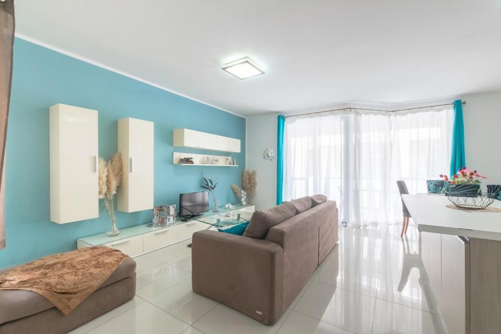 Amazing and Spacious w Side sea View, St Paul's Bay