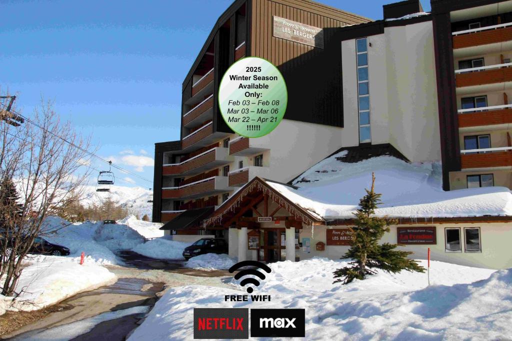 Superb view+Swim Pool+Smart TV+Netflix+Projector, Huez