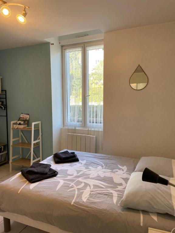 Petit studio avec parking, très bien équipé proche des Thermes et du centre ville Nouvelle literie, Salies-de-Béarn
