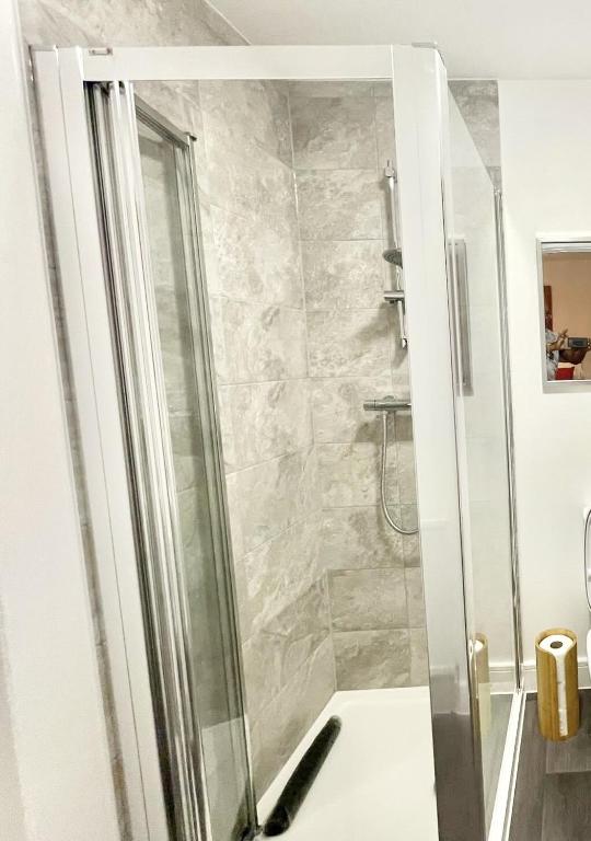 Private home in Folkestone for families, contractors or corporate Stays, Sandgate