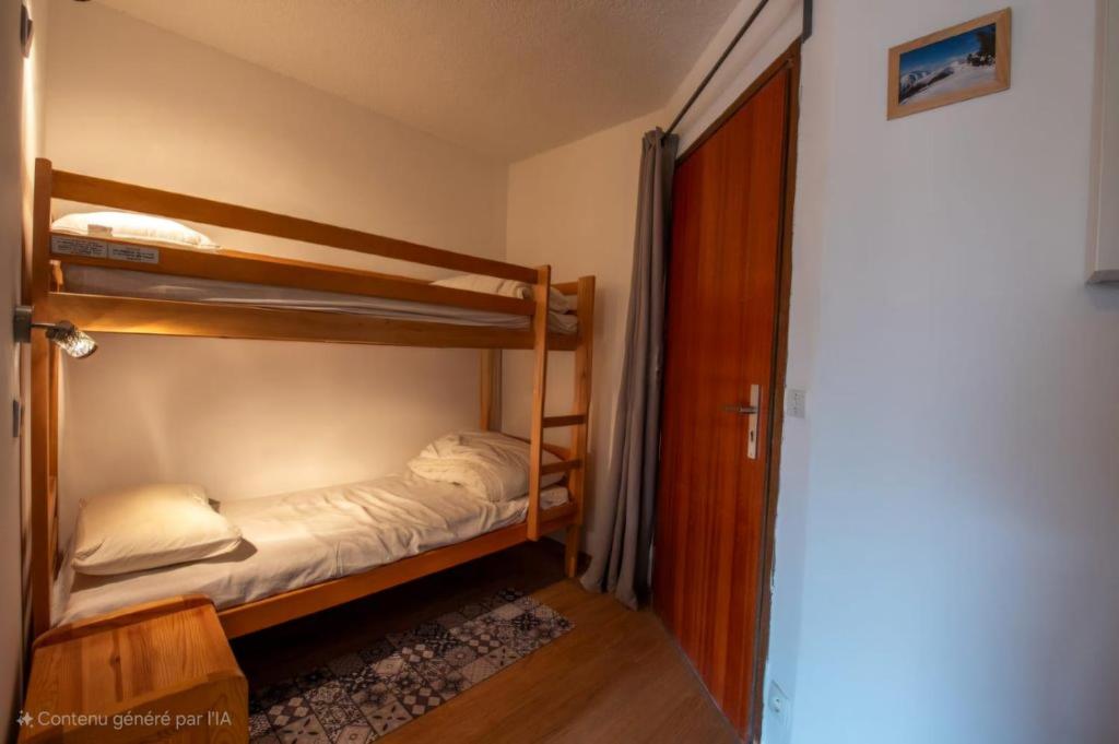 APPARTEMENT RESIDENCE PLEIN SUD , CENTRE STATION , PIED DES PISTES , PARKING ,WIFI , 30 m2 , 4p - 3