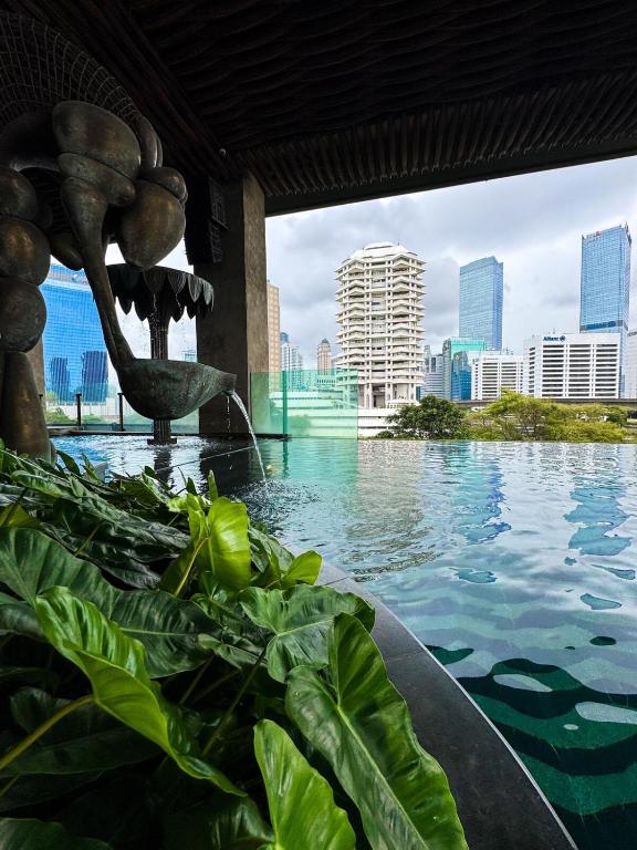 Apt Sudirman Suite 3BR With Infinity Pool & Netflix by Damaresa, Jakarta