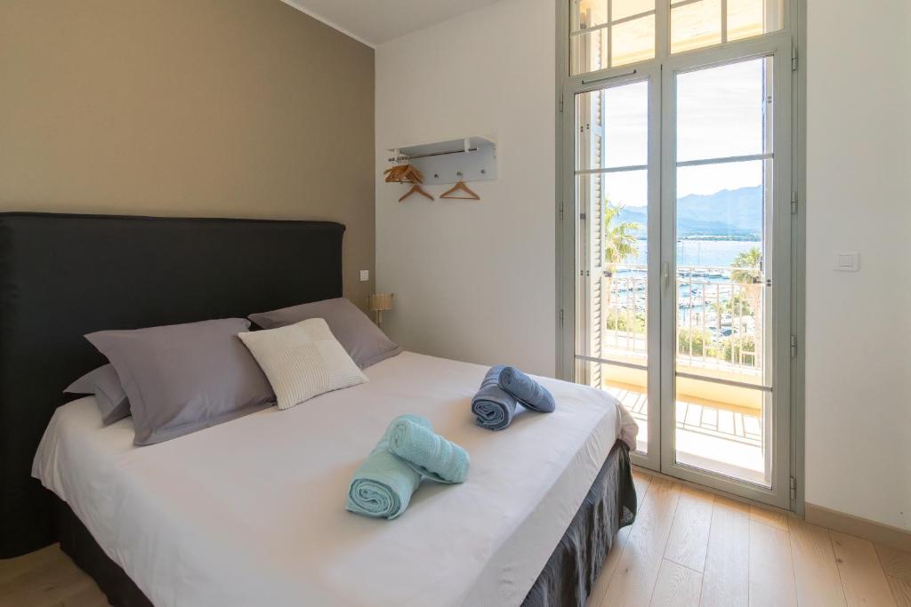 Superbe appartement vue mer - terrasse et parking, Calvi