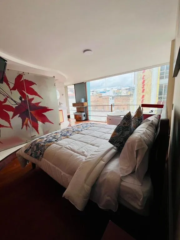 Hotel Torre De Cristal，位于伊皮亚莱斯的酒店