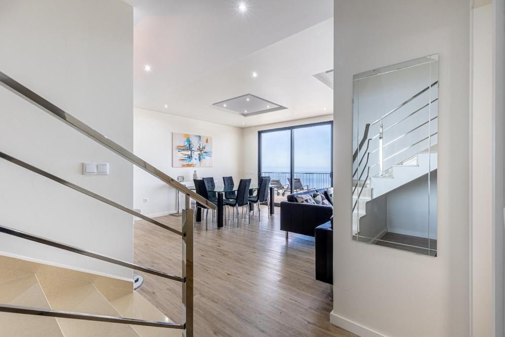 Ocean and Palms, Arco da Calheta
