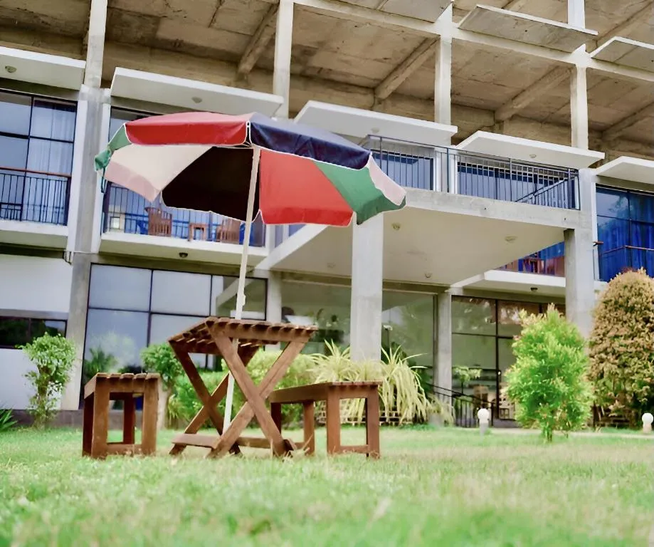 Aqua Marine Beach Hotel, hotel in Kalkudah