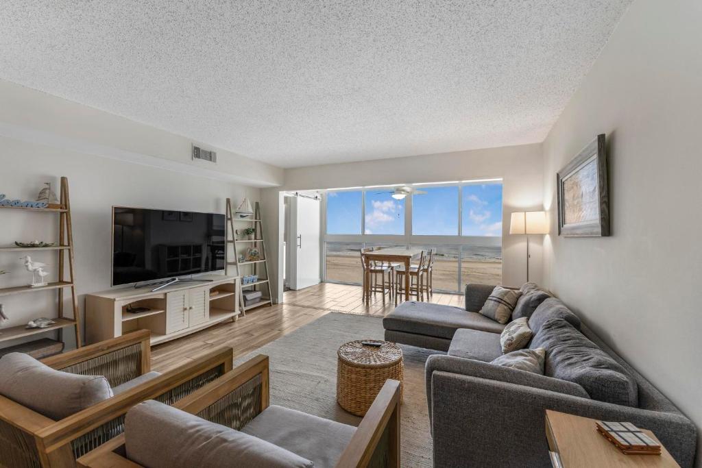 Edgewater West 65 by Vacation Homes Collection, Gulf Shores