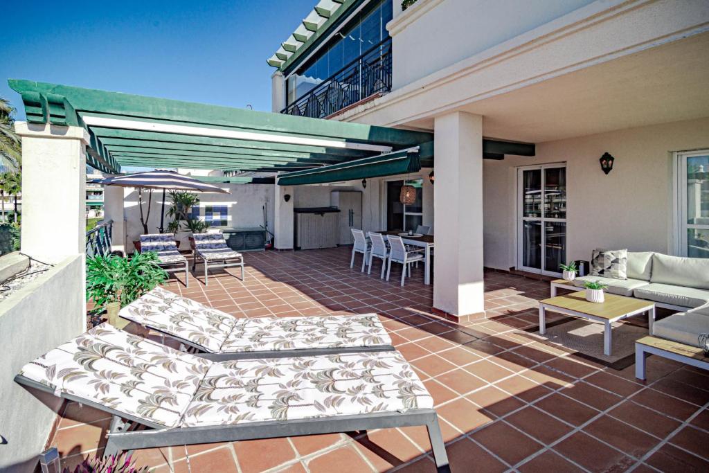 LCR4- Large 3 bed apt close to beaches, Marbella