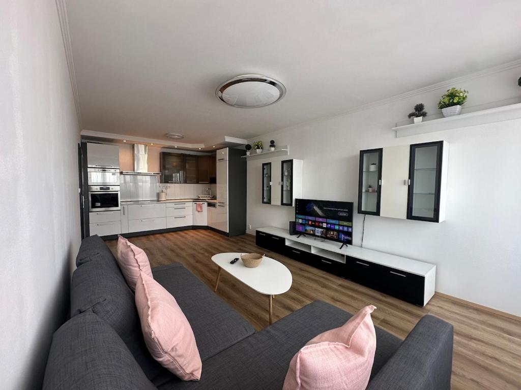 High rise cozy 2BRD flat, Praha