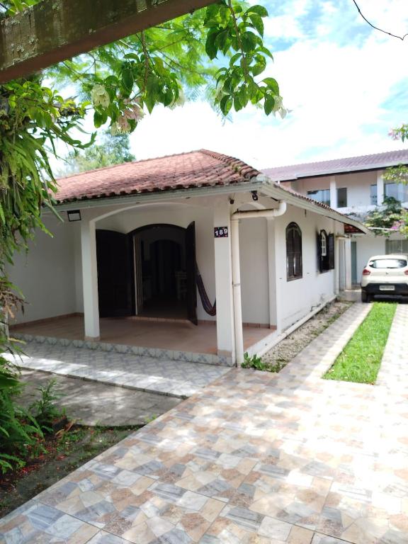 Casa com piscina proximo da praia, Itapoa