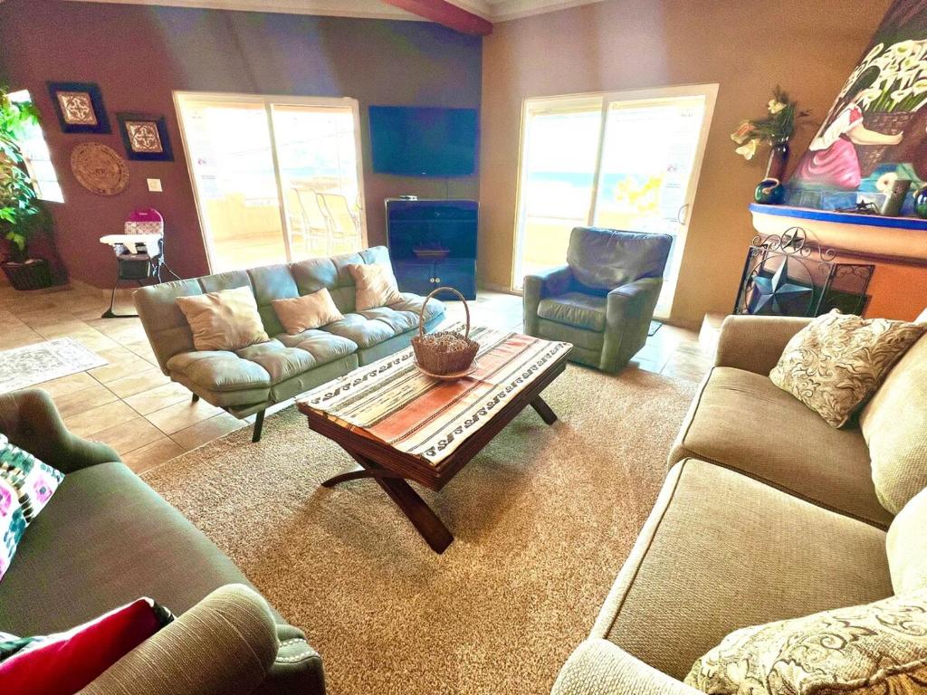 1 Min Walk to Beach - Sleeps 14 - AC - WiFi - Near Malecón - 5