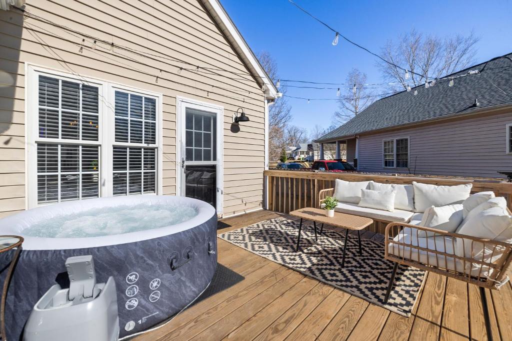 3BD Retreat - Hot Tub & BBQ - Near NCSU & Downtown, Raleigh