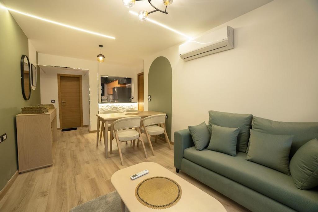 Luxury Heliopolis Apt With Garden View, Near Airport, Káhira