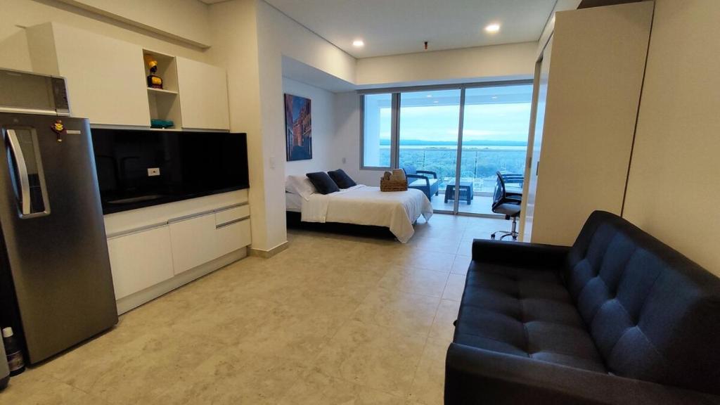 Luxury Beachside Suite - 4