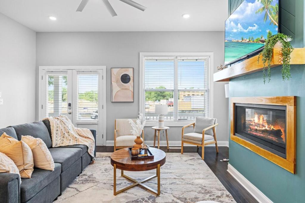 Modern new built in prime Raleigh location, Raleigh