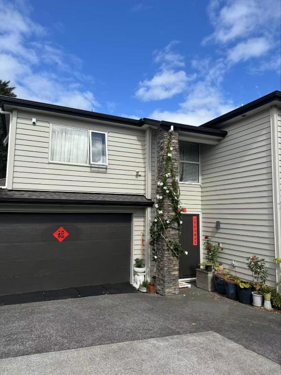 lucky house, Auckland