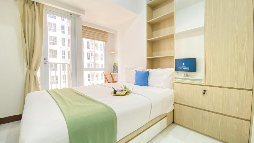 Restful and Warm Studio Tokyo Riverside PIK 2 Apartment By Travelio, Tangerang